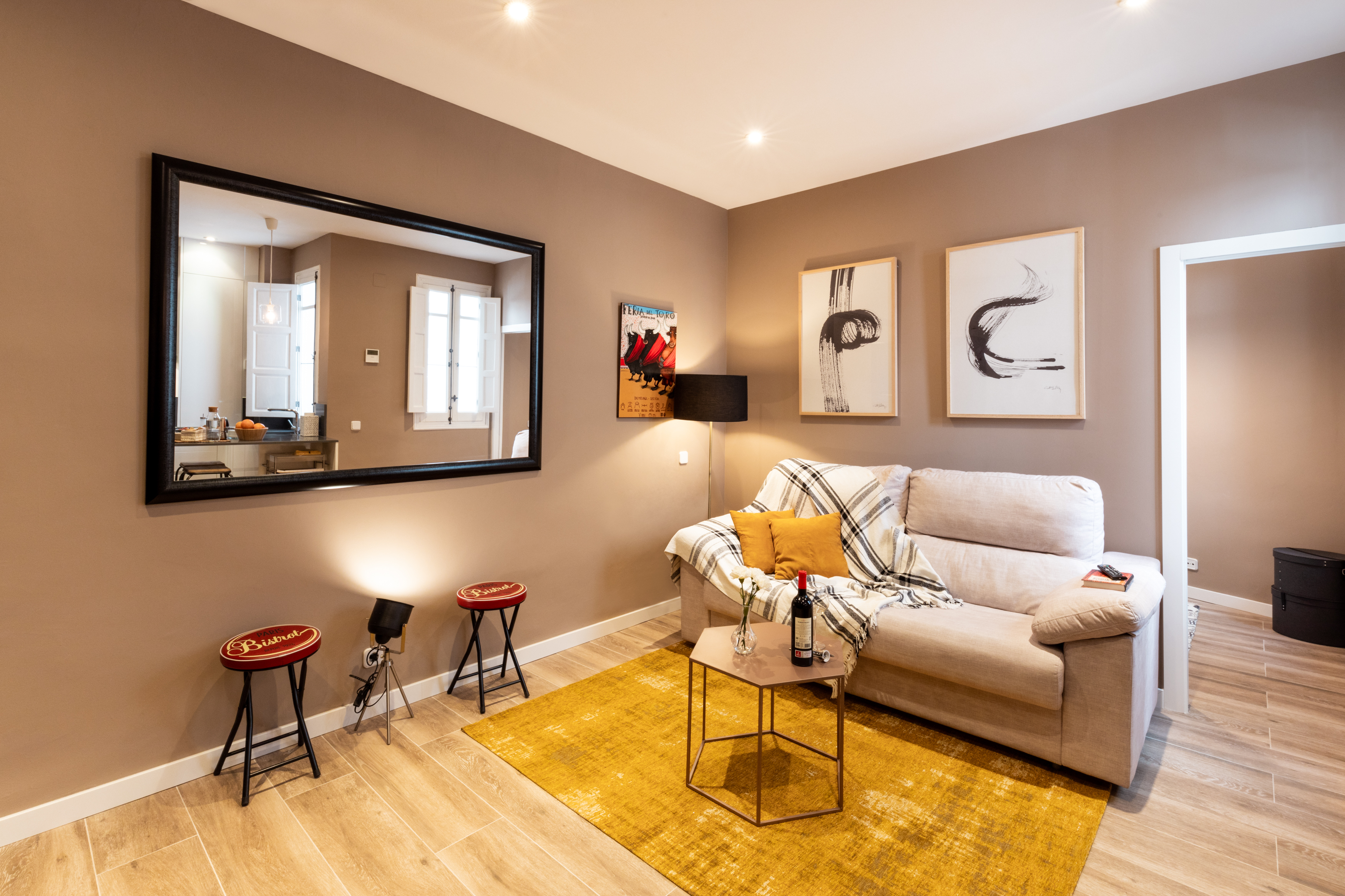 Piso en CHAMBERÍ, 1 dormitorio, 1 baño.